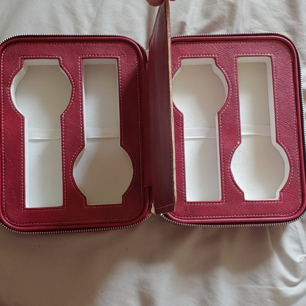 Like new watch travel case
